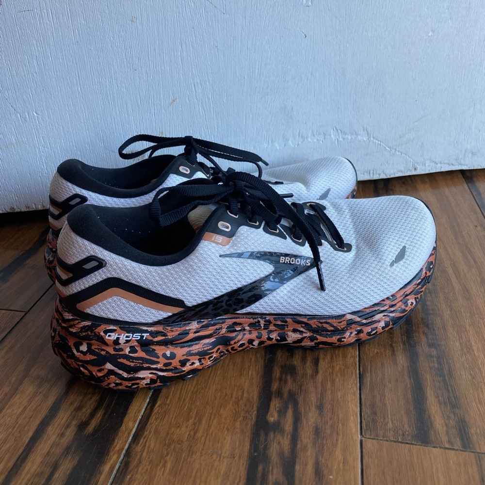 Women’s 10 Brooks Ghost 15 Rare Tiger Pattern